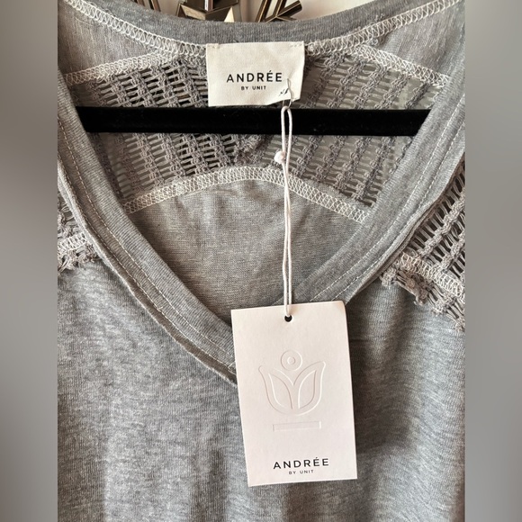 ANDREE BY UNIT Gray Short Sleeve Top with Mesh Detail - Picture 6 of 7